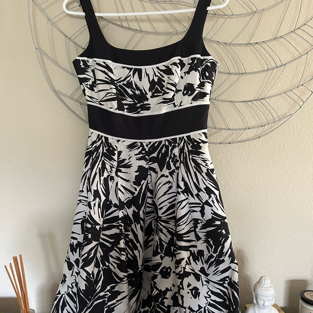 Lovely White House Black Market silk dress